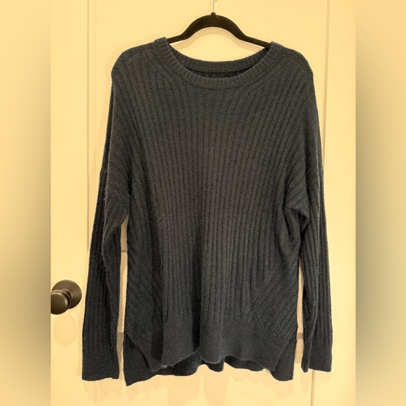 Abercrombie & Fitch Women’s Navy Blue Pull Over Sweater Size L - Picture 6 of 6